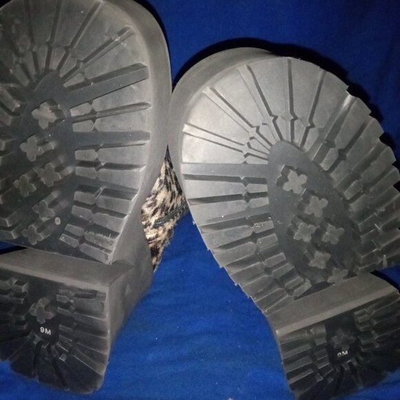 NOTHING WRONG WITH BEING  LEOPARD  Platform Boots ( BRAND NEW !!!) - Picture 7 of 7